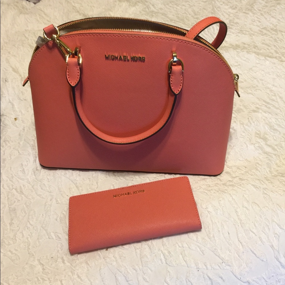 Michael Kors Emmy purse dome.  Purse only! - Picture 2 of 4